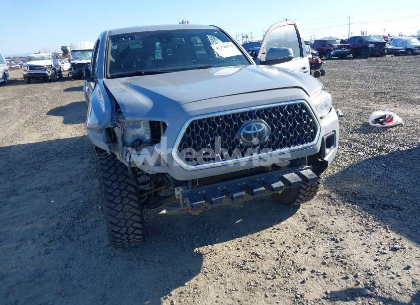 Photo 6 of 2018 Toyota Tacoma TRD OFF ROAD (VIN 5TFCZ5AN5JX146333)