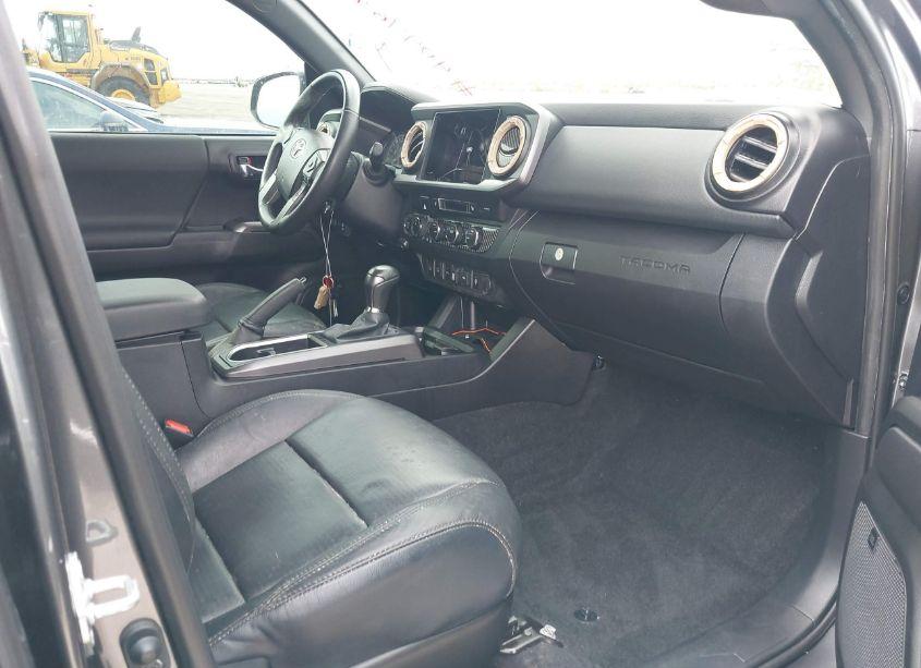 Photo 5 of 2021 Toyota Tacoma TRD SPORT (VIN 5TFCZ5AN5MX275287)