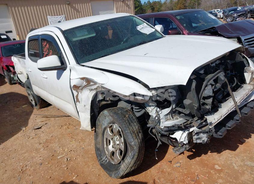 2016 Toyota Tacoma SR V6 (VIN 5TFCZ5AN6GX031636) main photo
