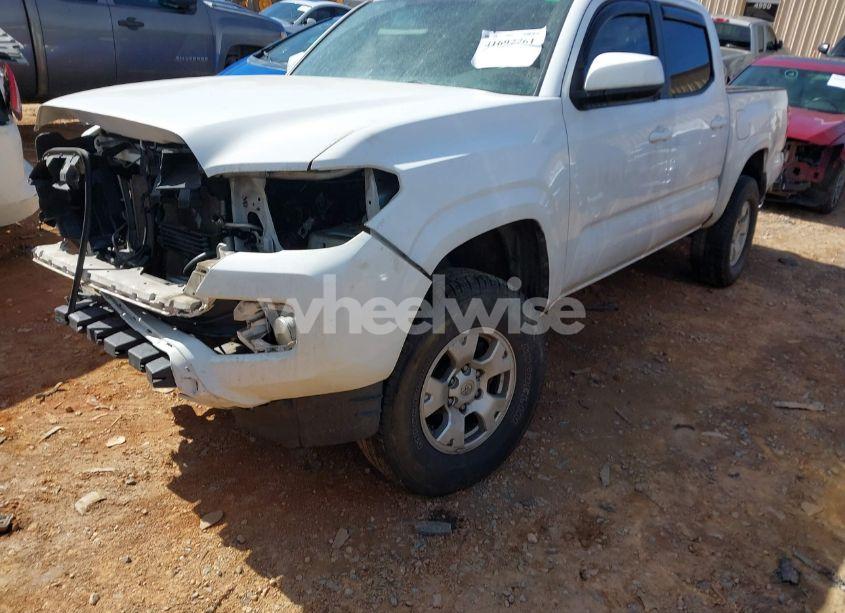 Photo 2 of 2016 Toyota Tacoma SR V6 (VIN 5TFCZ5AN6GX031636)