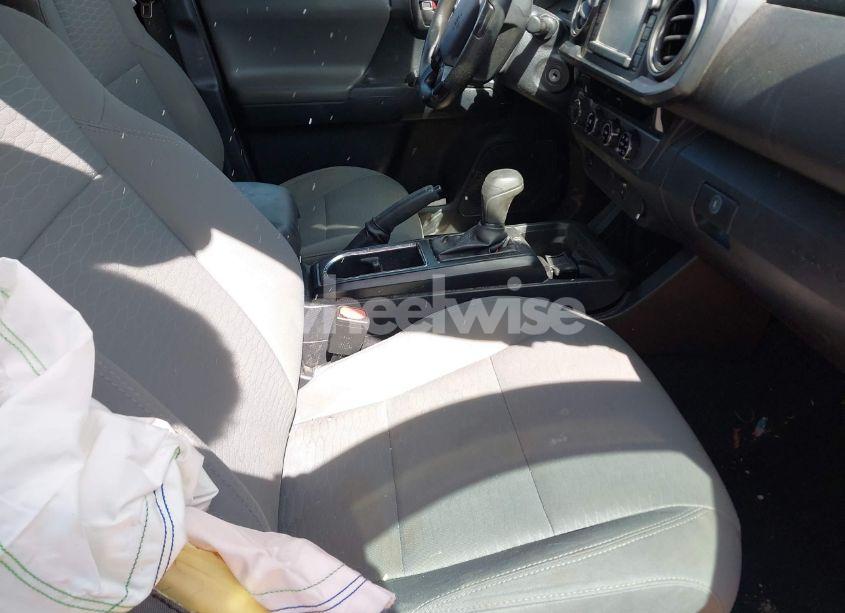 Photo 5 of 2016 Toyota Tacoma SR V6 (VIN 5TFCZ5AN6GX031636)