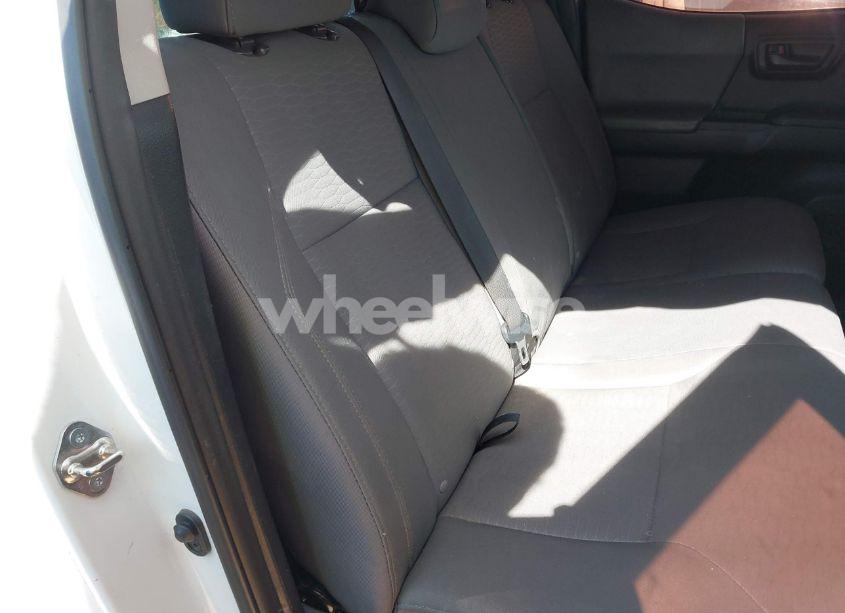 Photo 8 of 2016 Toyota Tacoma SR V6 (VIN 5TFCZ5AN6GX031636)