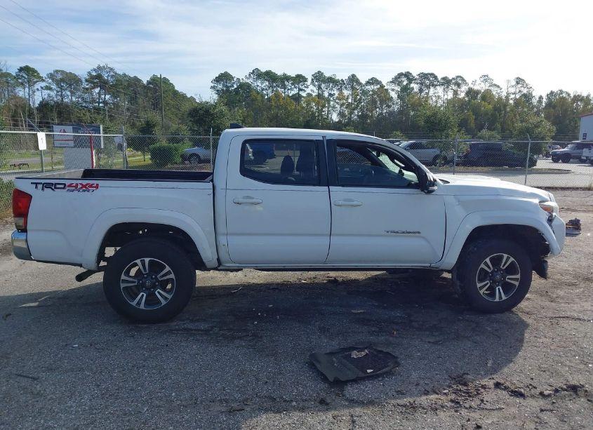 Photo 12 of 2016 Toyota Tacoma TRD SPORT (VIN 5TFCZ5AN6GX031930)