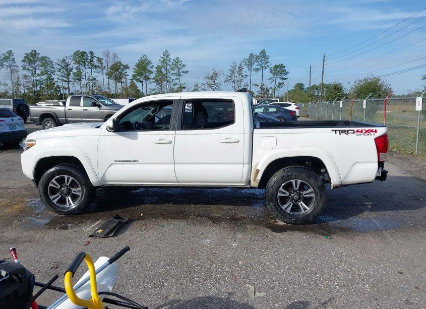 Photo 13 of 2016 Toyota Tacoma TRD SPORT (VIN 5TFCZ5AN6GX031930)