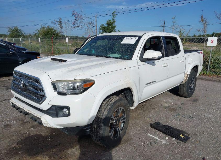 Photo 2 of 2016 Toyota Tacoma TRD SPORT (VIN 5TFCZ5AN6GX031930)
