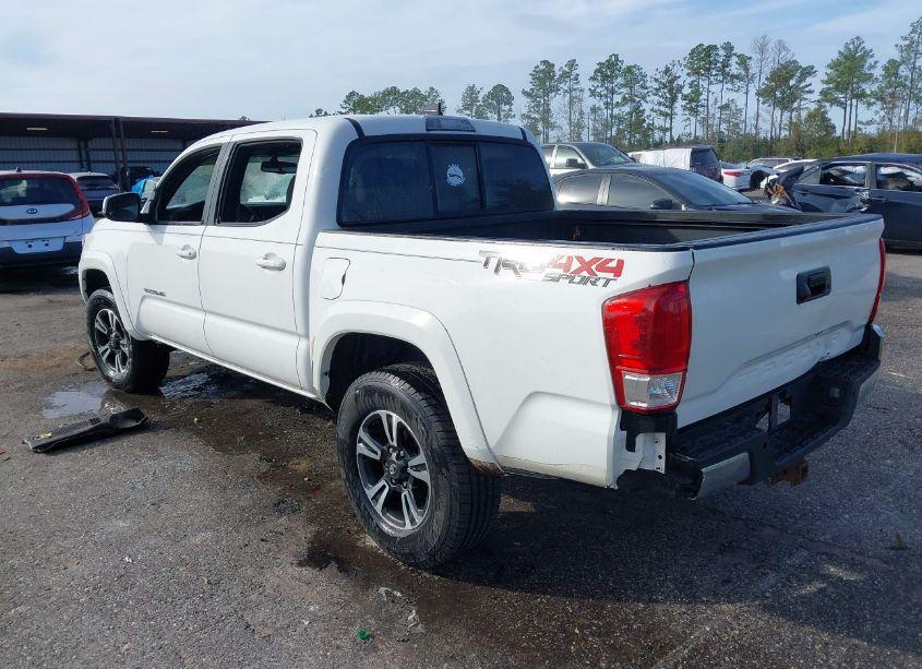 Photo 3 of 2016 Toyota Tacoma TRD SPORT (VIN 5TFCZ5AN6GX031930)
