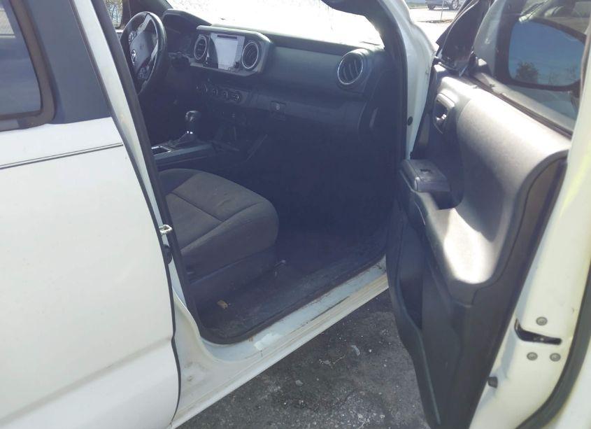 Photo 5 of 2016 Toyota Tacoma TRD SPORT (VIN 5TFCZ5AN6GX031930)