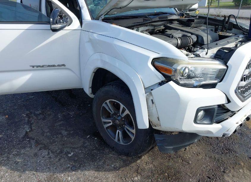 Photo 6 of 2016 Toyota Tacoma TRD SPORT (VIN 5TFCZ5AN6GX031930)