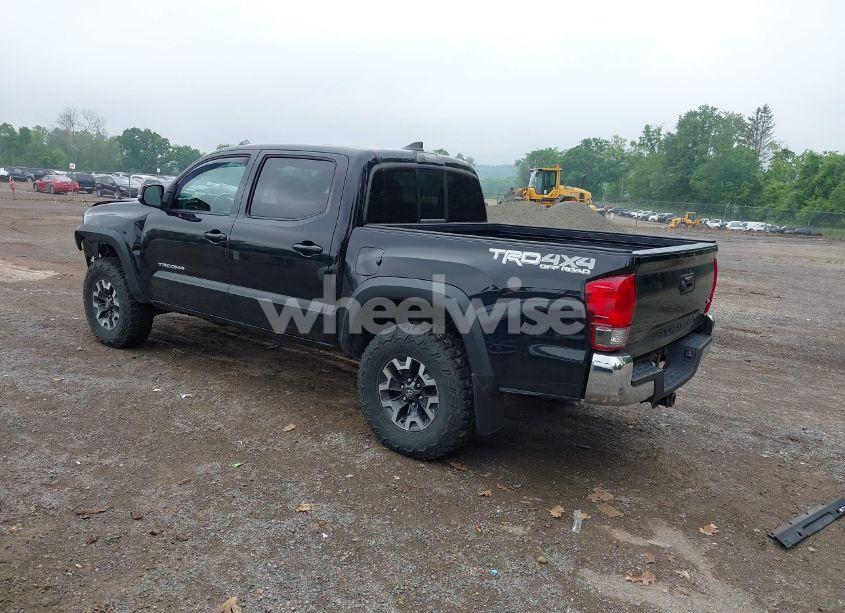 Photo 3 of 2016 Toyota Tacoma TRD OFF ROAD (VIN 5TFCZ5AN6GX037145)