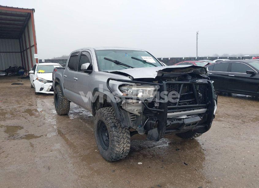 2017 Toyota Tacoma TRD OFF ROAD (VIN 5TFCZ5AN6HX052505) main photo