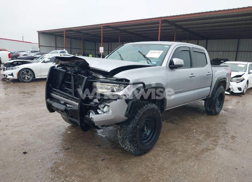 Photo 2 of 2017 Toyota Tacoma TRD OFF ROAD (VIN 5TFCZ5AN6HX052505)