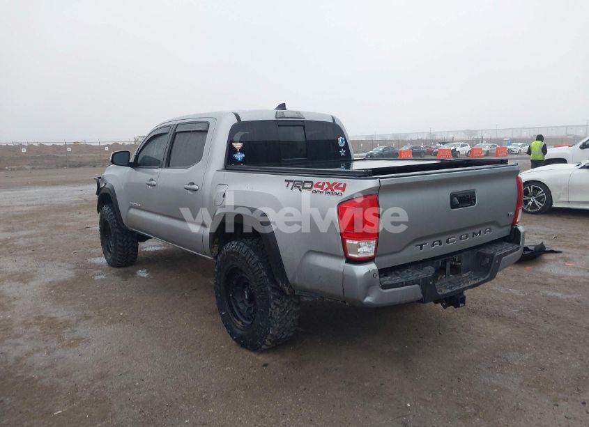 Photo 3 of 2017 Toyota Tacoma TRD OFF ROAD (VIN 5TFCZ5AN6HX052505)