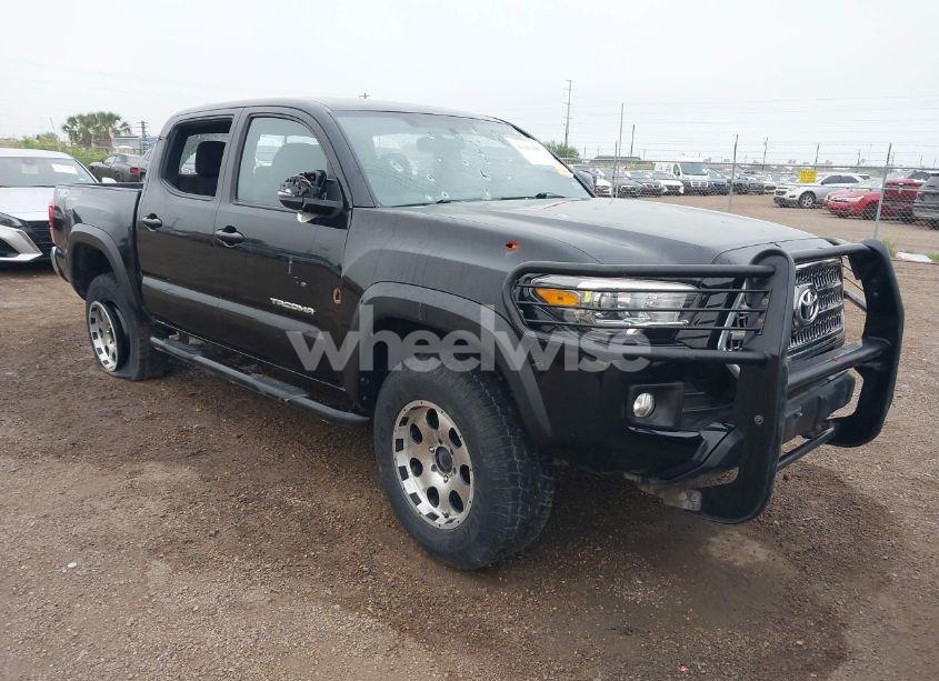 2017 Toyota Tacoma TRD OFF ROAD (VIN 5TFCZ5AN6HX082863) main photo