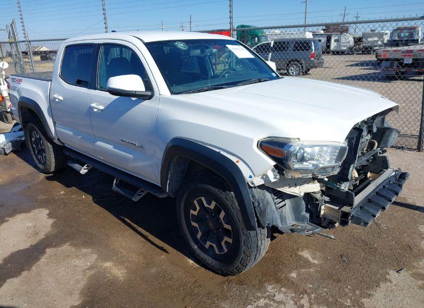 2017 Toyota Tacoma TRD OFF ROAD (VIN 5TFCZ5AN6HX100195) main photo