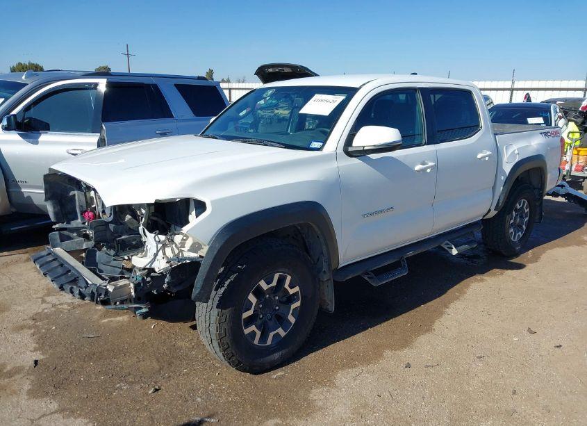 Photo 2 of 2017 Toyota Tacoma TRD OFF ROAD (VIN 5TFCZ5AN6HX100195)