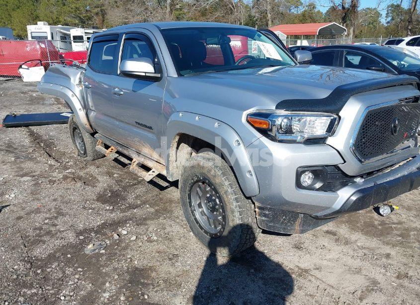 2017 Toyota Tacoma SR5 V6 (VIN 5TFCZ5AN6HX111164) main photo