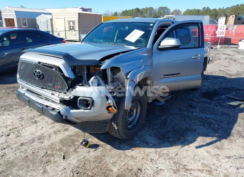 Photo 2 of 2017 Toyota Tacoma SR5 V6 (VIN 5TFCZ5AN6HX111164)