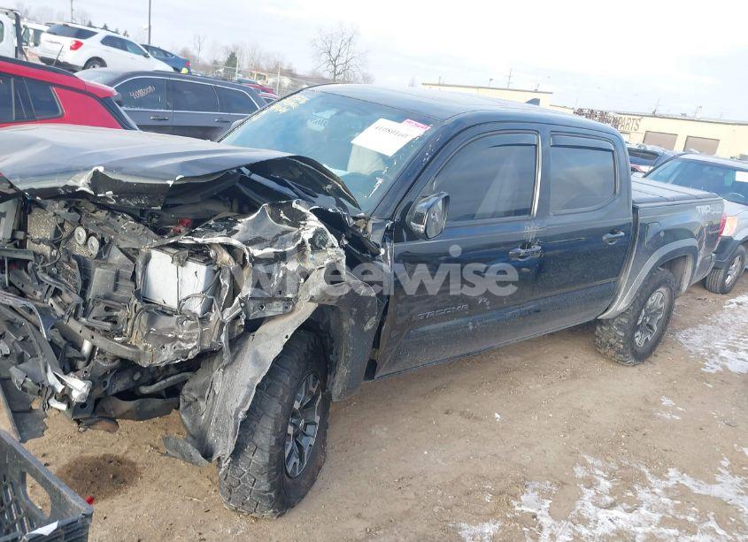 Photo 2 of 2017 Toyota Tacoma TRD OFF ROAD (VIN 5TFCZ5AN6HX119054)