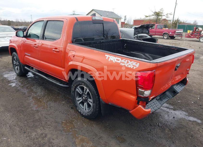 Photo 3 of 2017 Toyota Tacoma TRD SPORT (VIN 5TFCZ5AN6HX121144)