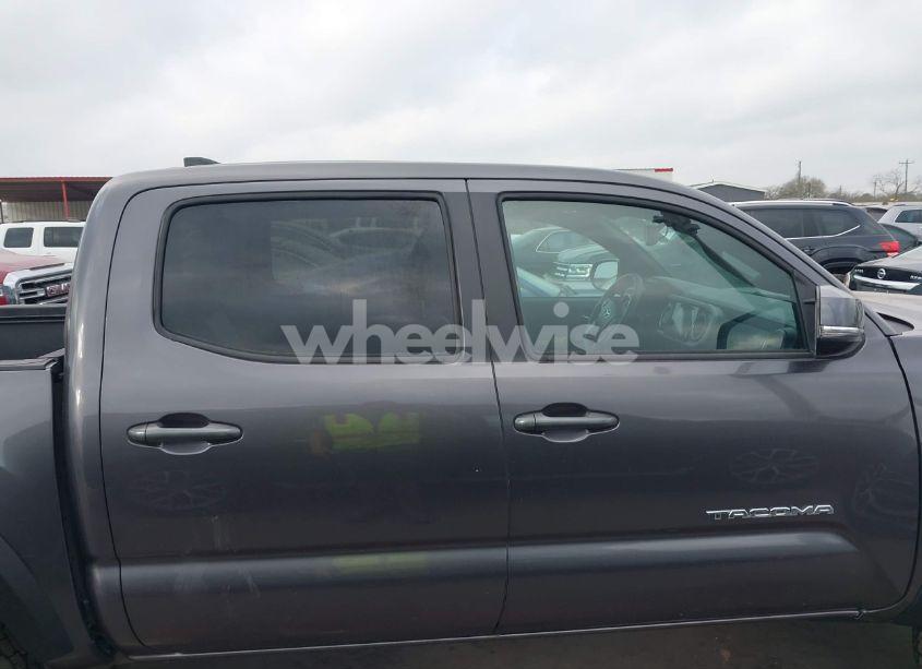 Photo 12 of 2018 Toyota Tacoma TRD OFF ROAD (VIN 5TFCZ5AN6JX127774)