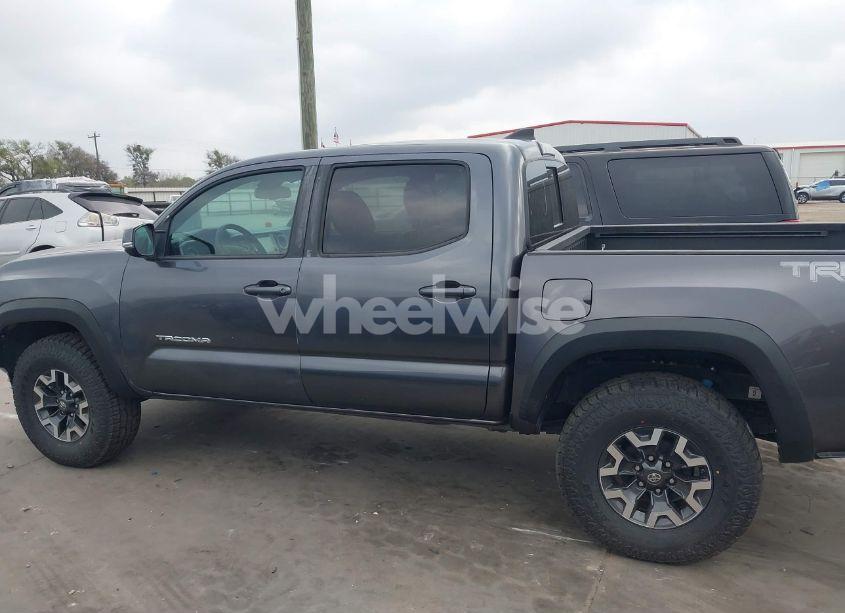 Photo 13 of 2018 Toyota Tacoma TRD OFF ROAD (VIN 5TFCZ5AN6JX127774)