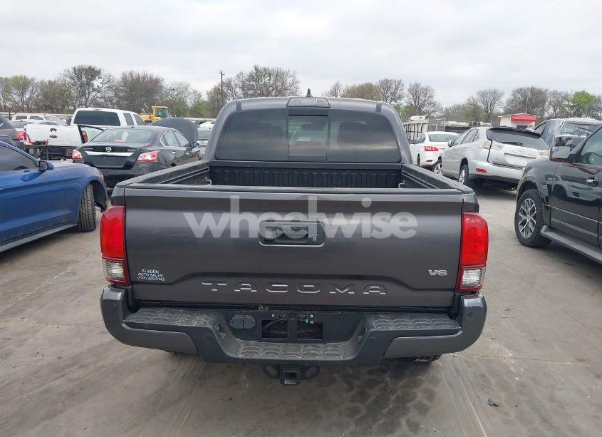 Photo 15 of 2018 Toyota Tacoma TRD OFF ROAD (VIN 5TFCZ5AN6JX127774)