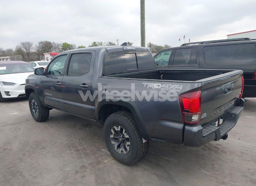 Photo 3 of 2018 Toyota Tacoma TRD OFF ROAD (VIN 5TFCZ5AN6JX127774)