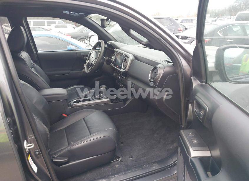 Photo 5 of 2018 Toyota Tacoma TRD OFF ROAD (VIN 5TFCZ5AN6JX127774)