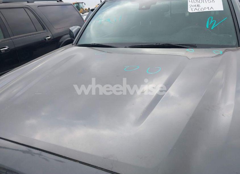 Photo 6 of 2018 Toyota Tacoma TRD OFF ROAD (VIN 5TFCZ5AN6JX127774)