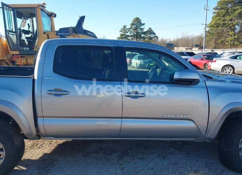 Photo 13 of 2018 Toyota Tacoma SR5 V6 (VIN 5TFCZ5AN6JX130397)