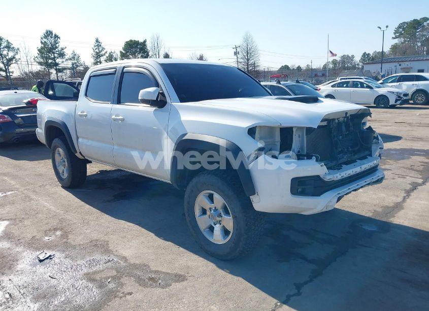 2019 Toyota Tacoma TRD PRO (VIN 5TFCZ5AN6KX194425) main photo