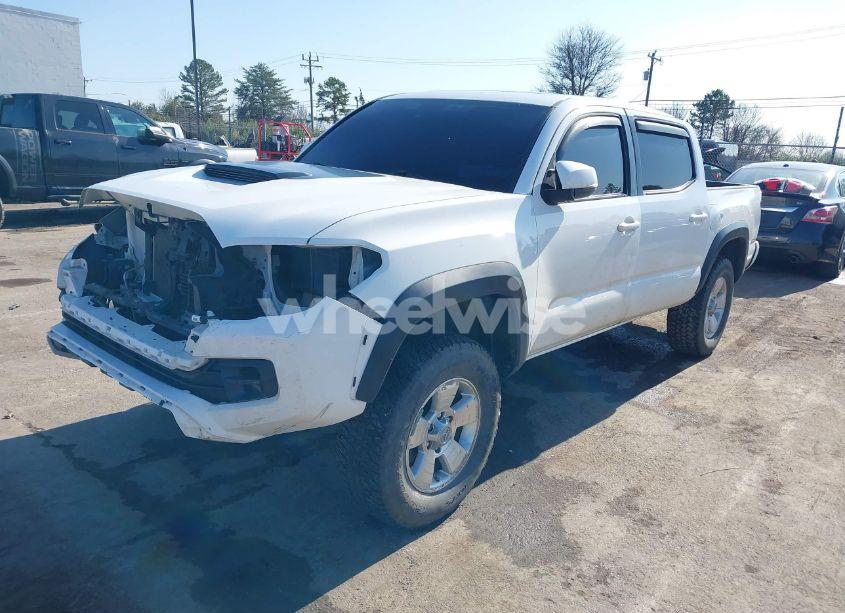 Photo 2 of 2019 Toyota Tacoma TRD PRO (VIN 5TFCZ5AN6KX194425)