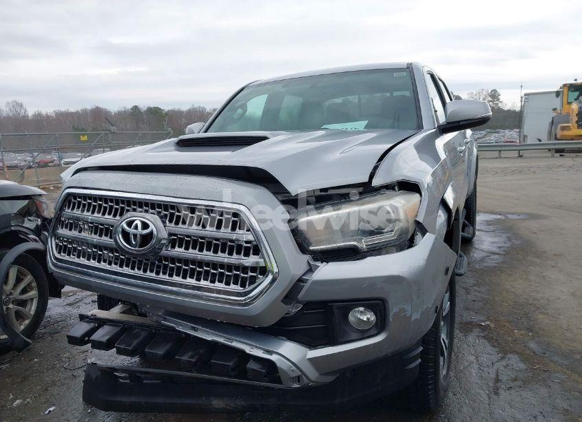 Photo 12 of 2016 Toyota Tacoma TRD SPORT (VIN 5TFCZ5AN7GX018457)