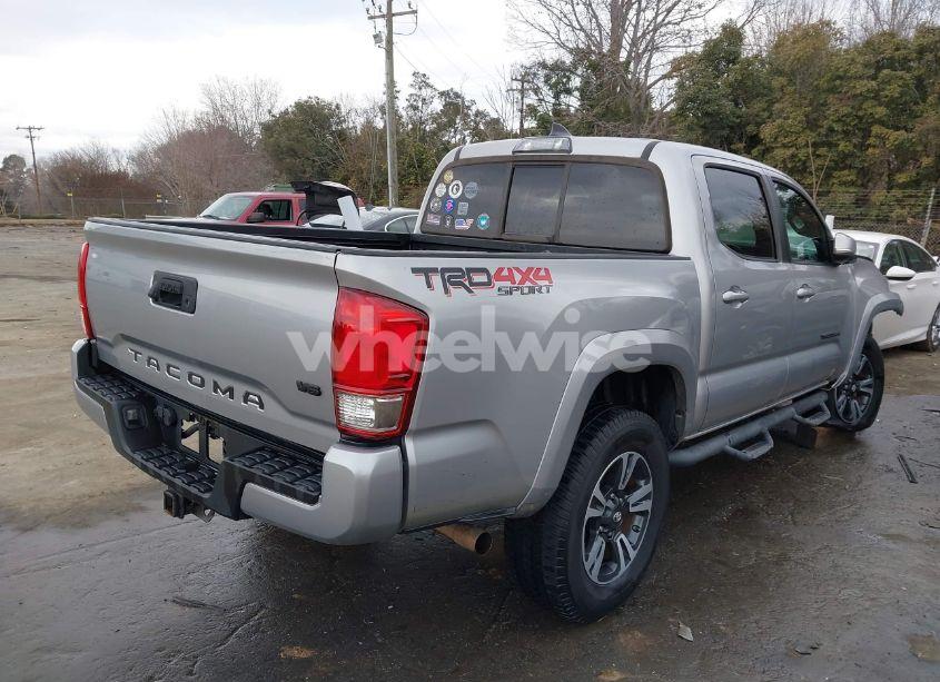 Photo 4 of 2016 Toyota Tacoma TRD SPORT (VIN 5TFCZ5AN7GX018457)