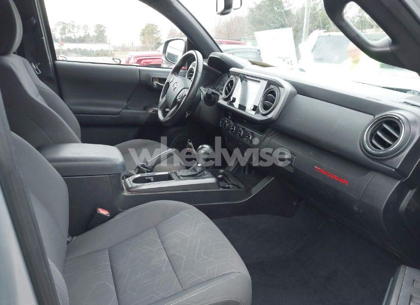 Photo 5 of 2016 Toyota Tacoma TRD SPORT (VIN 5TFCZ5AN7GX018457)