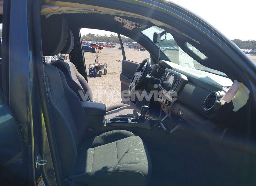 Photo 5 of 2017 Toyota Tacoma TRD OFF ROAD (VIN 5TFCZ5AN7HX051752)