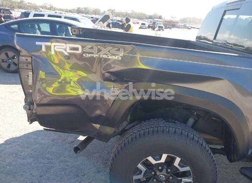 Photo 6 of 2017 Toyota Tacoma TRD OFF ROAD (VIN 5TFCZ5AN7HX051752)