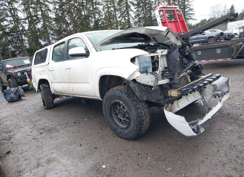 2017 Toyota Tacoma SR V6 (VIN 5TFCZ5AN7HX064324) main photo