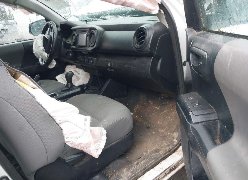 Photo 5 of 2017 Toyota Tacoma SR V6 (VIN 5TFCZ5AN7HX064324)