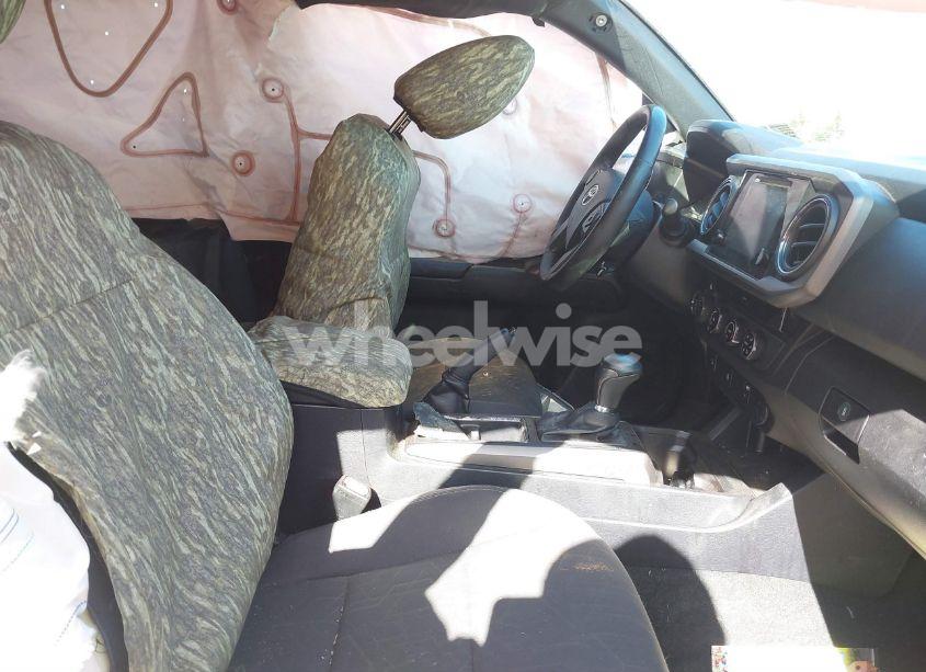 Photo 5 of 2017 Toyota Tacoma TRD OFF ROAD (VIN 5TFCZ5AN7HX066610)