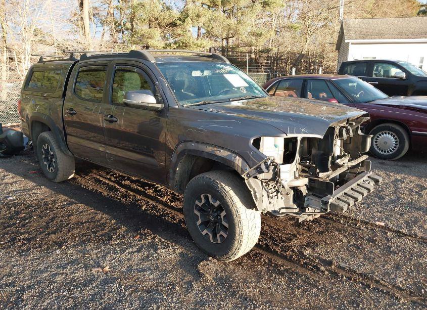 2017 Toyota Tacoma TRD OFF ROAD (VIN 5TFCZ5AN7HX070270) main photo