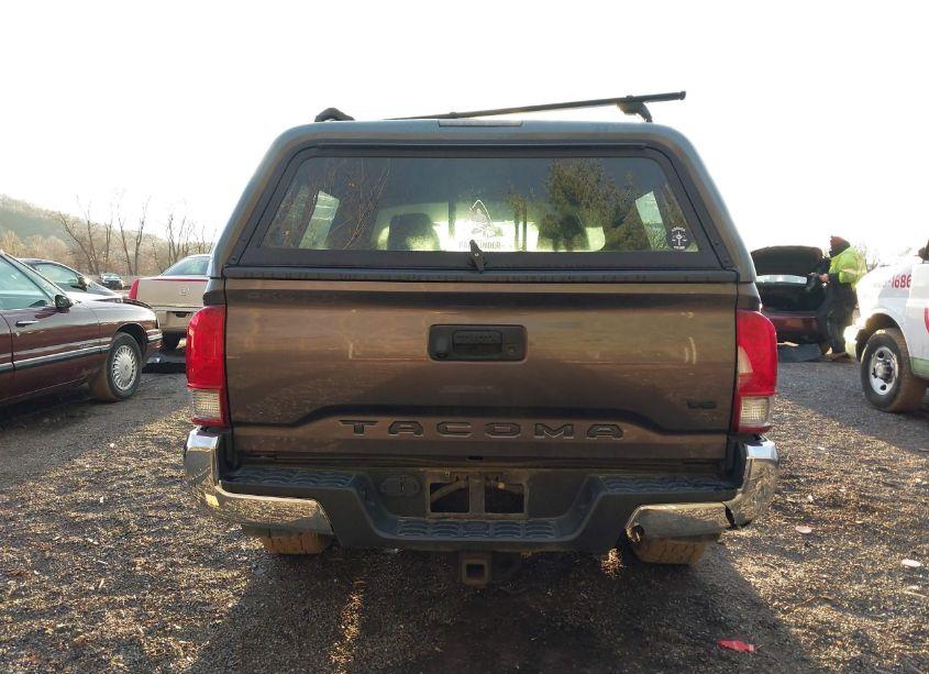 Photo 17 of 2017 Toyota Tacoma TRD OFF ROAD (VIN 5TFCZ5AN7HX070270)