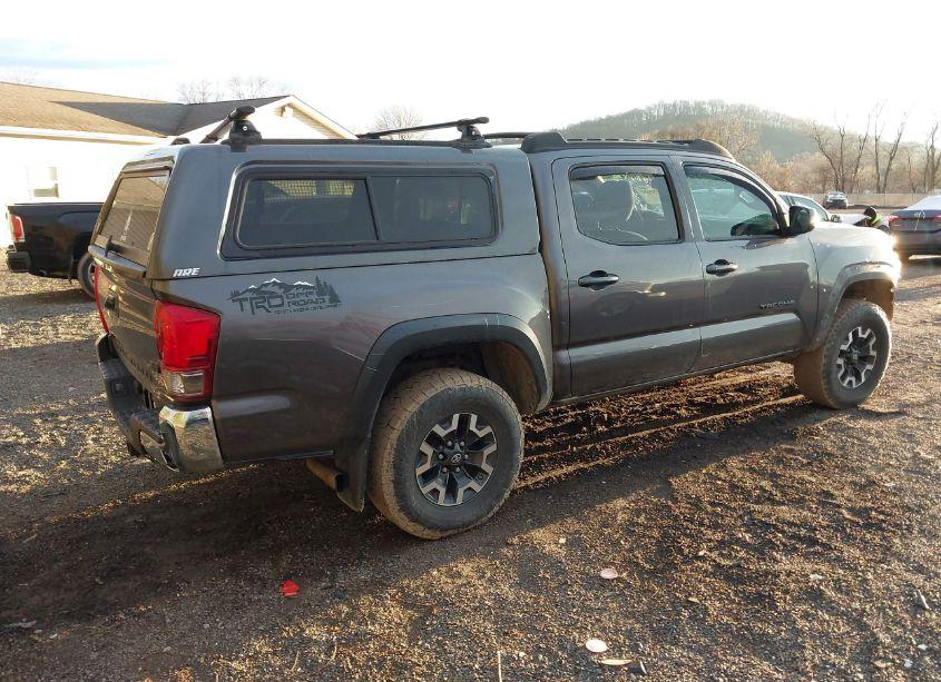 Photo 4 of 2017 Toyota Tacoma TRD OFF ROAD (VIN 5TFCZ5AN7HX070270)