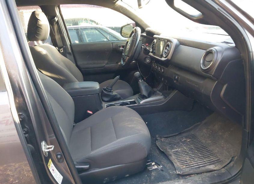 Photo 5 of 2017 Toyota Tacoma TRD OFF ROAD (VIN 5TFCZ5AN7HX070270)