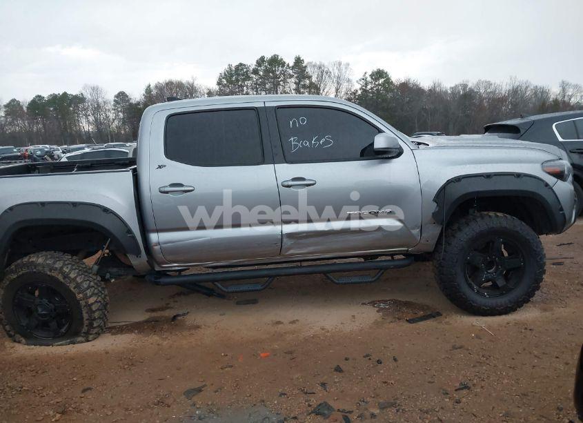 Photo 13 of 2017 Toyota Tacoma SR5 V6 (VIN 5TFCZ5AN7HX080023)