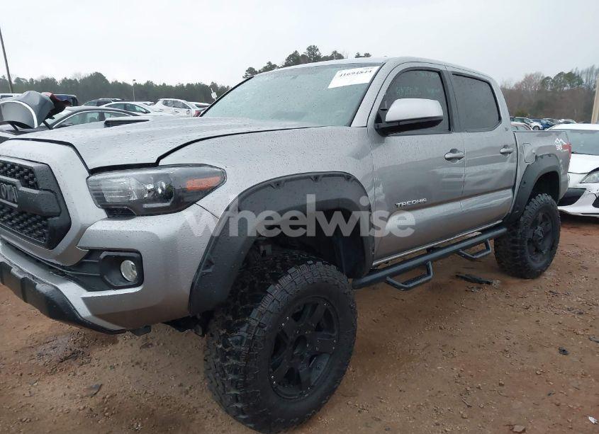 Photo 2 of 2017 Toyota Tacoma SR5 V6 (VIN 5TFCZ5AN7HX080023)