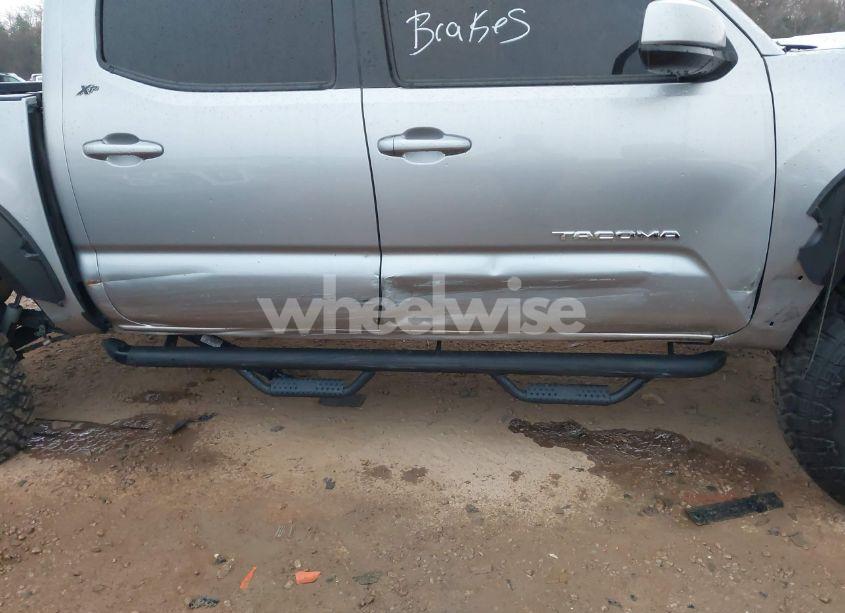 Photo 6 of 2017 Toyota Tacoma SR5 V6 (VIN 5TFCZ5AN7HX080023)