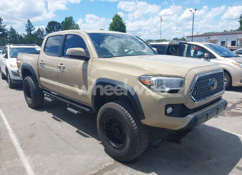 2017 Toyota Tacoma TRD OFF ROAD (VIN 5TFCZ5AN7HX102067) main photo
