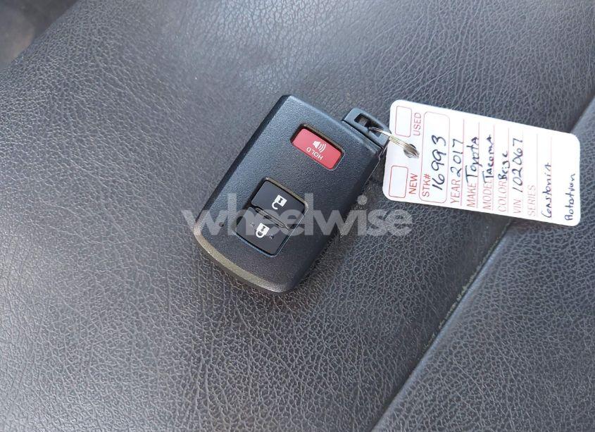 Photo 11 of 2017 Toyota Tacoma TRD OFF ROAD (VIN 5TFCZ5AN7HX102067)