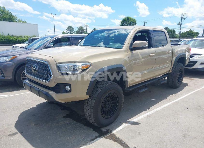 Photo 2 of 2017 Toyota Tacoma TRD OFF ROAD (VIN 5TFCZ5AN7HX102067)